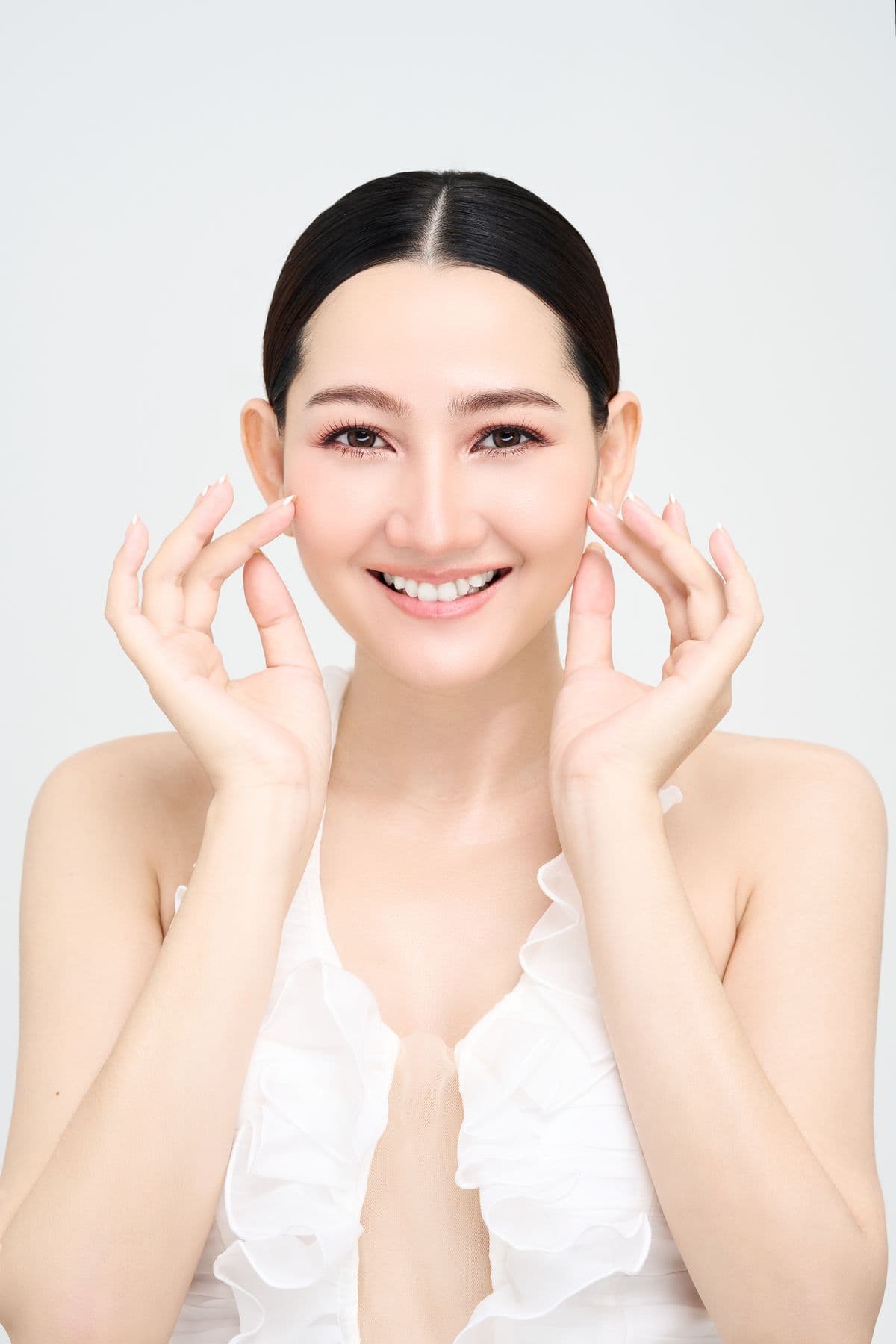 Vì Sao Da Dầu Nhờn Nhưng Vẫn Nổi Mụn Đầu Trắng Dai Dẳng?