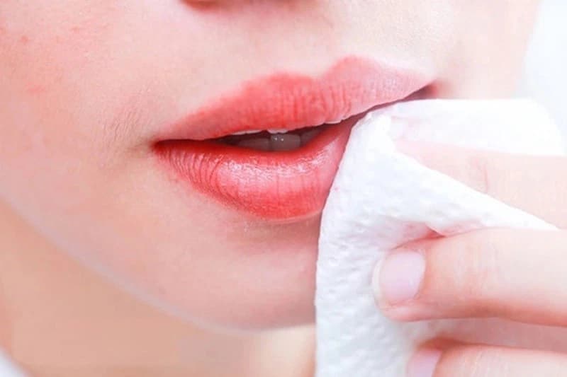 Xăm môi rửa nước muối được không? Hướng dẫn chăm sóc môi đúng cách