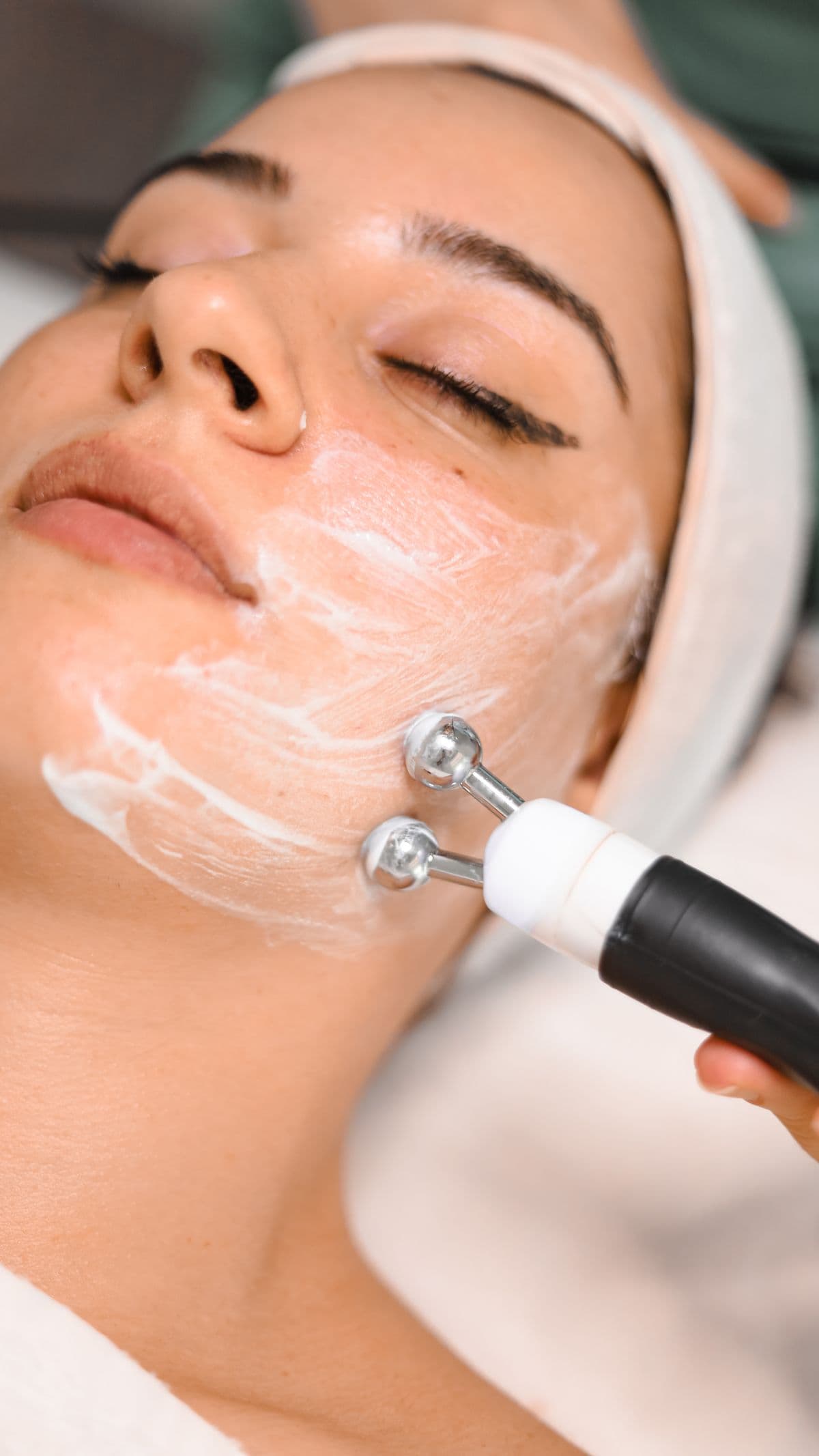 Điện Di Tinh Chất: Đưa Dưỡng Chất Thẩm Thấu Sâu Vào Da