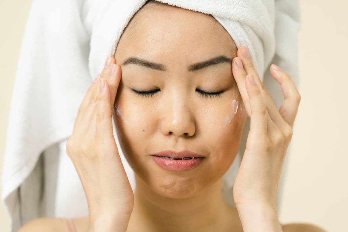 SPF 50+ Có Thực Sự Bảo Vệ Da Khỏi Tia UV Không?