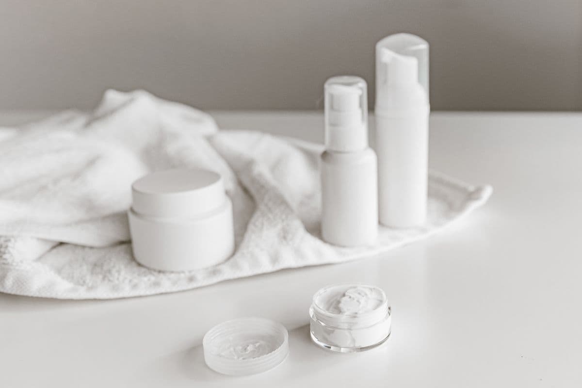 7 Cặp Thành Phần Skincare Tuyệt Đối Không Nên Dùng Cùng Nhau