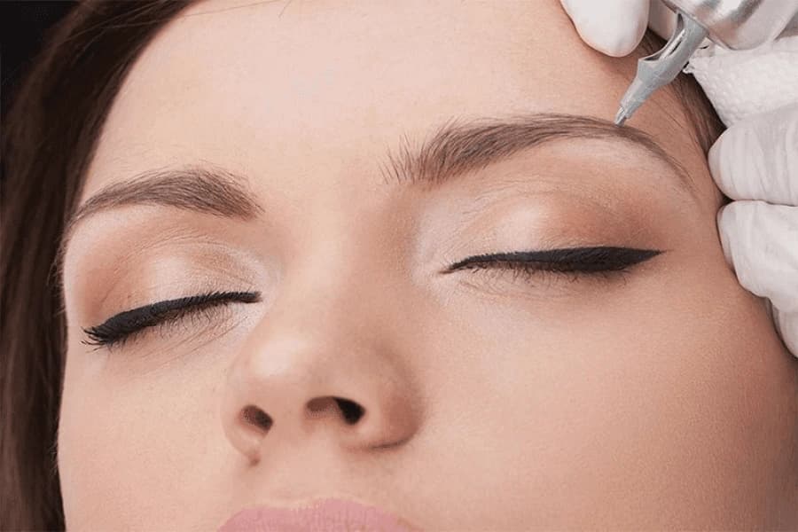 Kỹ thuật điêu khắc lông mày kết hợp phun ombre để sở hữu dáng chân mày hoàn hảo