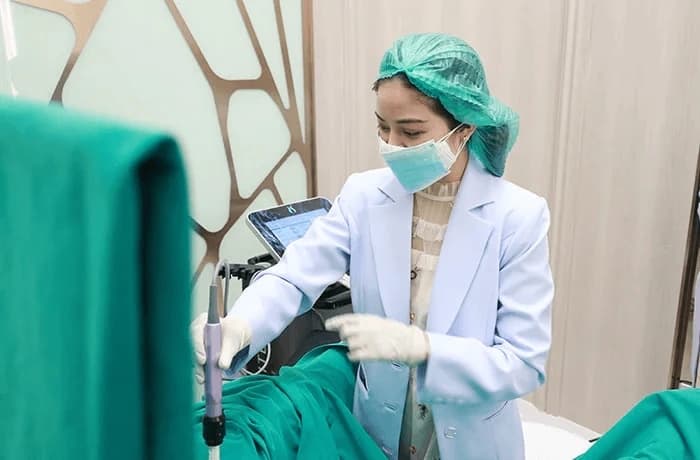 Cơ sở vật chất và trang thiết bị hiện đại là một trong những yếu tố ảnh hưởng trực tiếp đến bảng giá phun xăm chân mày