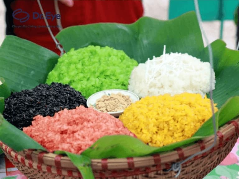 Các món làm từ nếp như xôi, chè nếp, bánh chưng… bởi đặc tính nóng của đồ nếp dễ khiến vùng da xăm bị sưng tấy