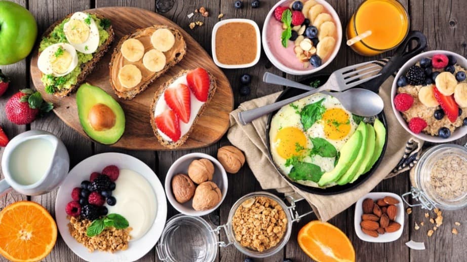 Nên ăn thực phẩm mềm, ít dầu mỡ, tránh làm môi tổn thương