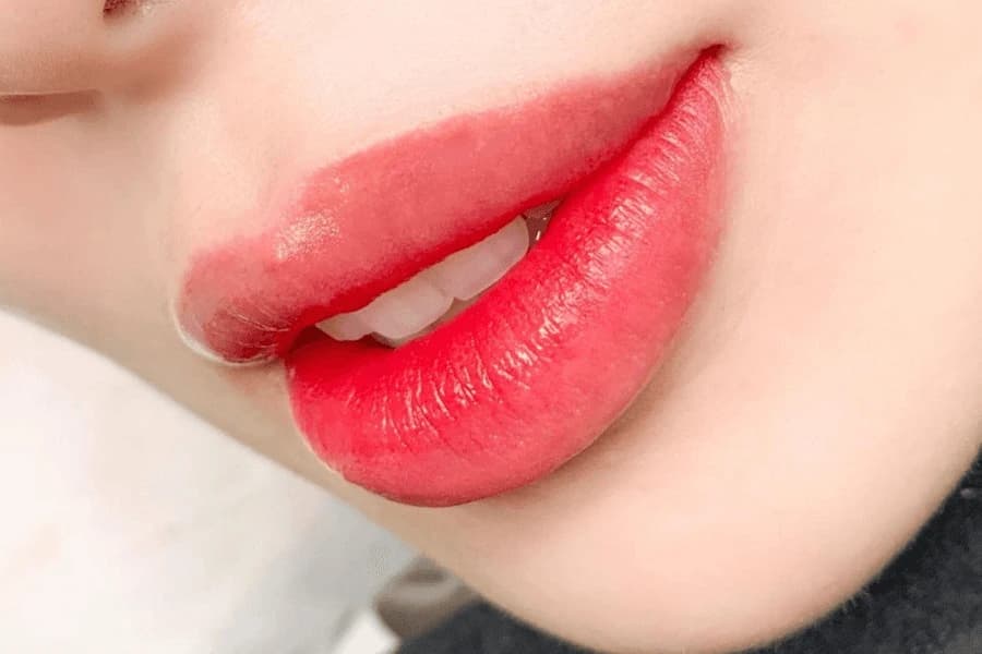 Sau khi xăm môi cần chăm sóc kỹ lưỡng để lên màu được chuẩn