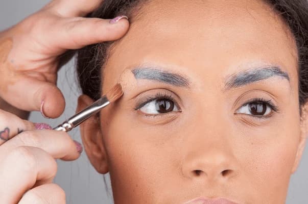 Việc dùng mỹ phẩm quá sớm có thể làm tăng nguy cơ viêm nhiễm