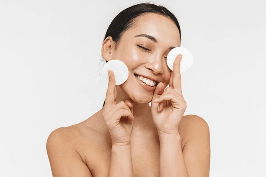 Nên kiêng nước từ 7-10 ngày sau khi phun chân mày