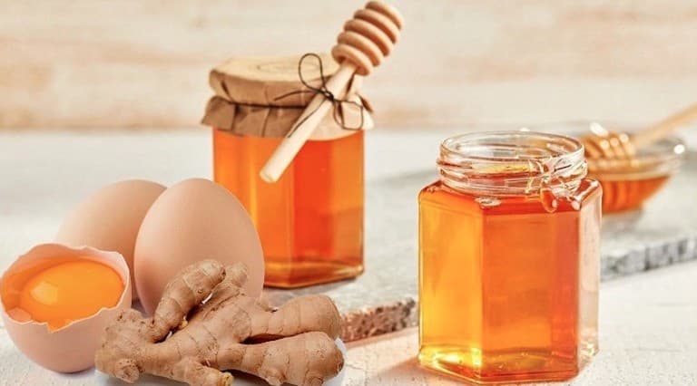 Trị nám cấp tốc với lòng đỏ trứng gà và mật ong