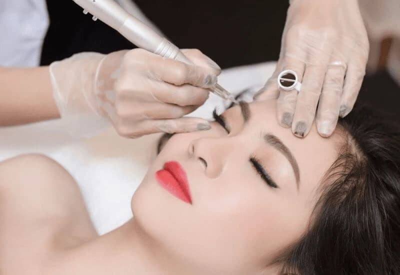 Chuyên viên có tay nghề cao thường đảm bảo tính an toàn và thẩm mỹ cho khách hàng