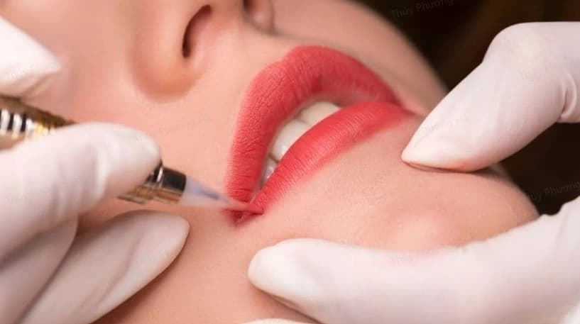 Mực phun xăm kém chất lượng có thể khiến phun môi nhanh bong vảy