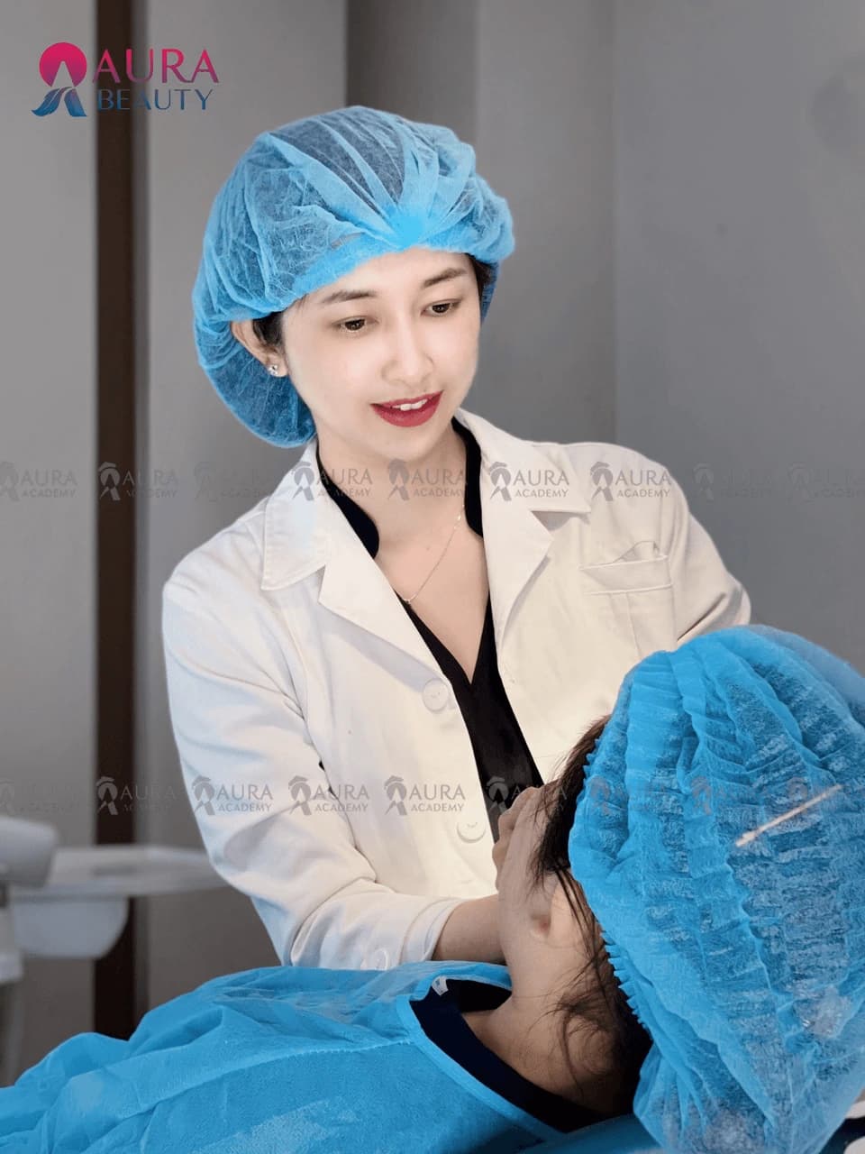 Tại Aura Beauty khách hàng luôn được tư vấn chuyên sâu