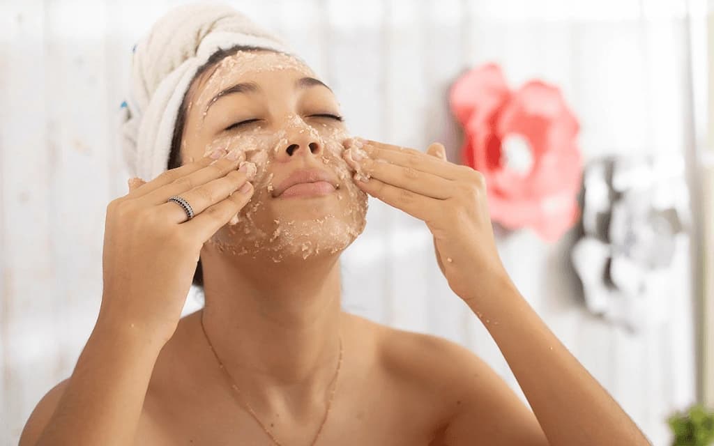 Cách làm mặt nạ lòng đỏ trứng gà trị nám với bột yến mạch tại nhà