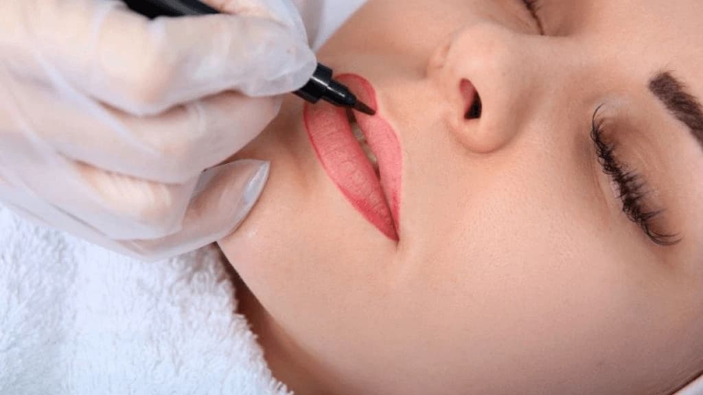 Công nghệ phun môi lạc hậu cũng là nguyên nhân để lại mụn nước