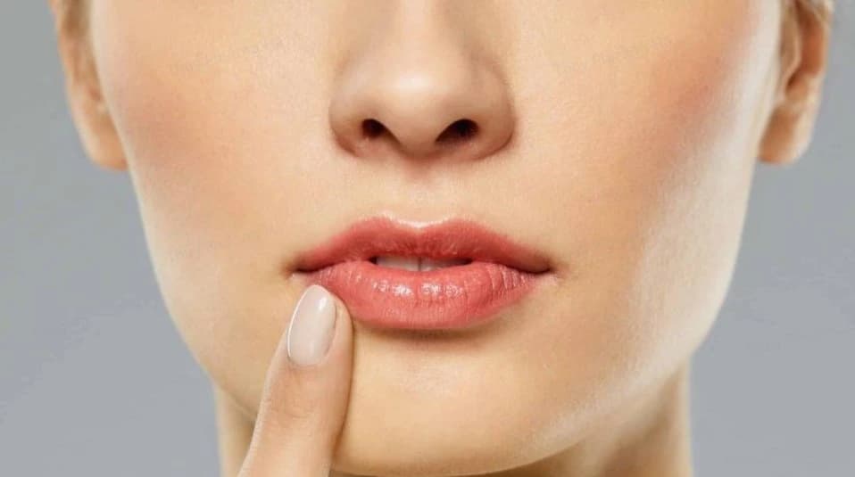 Chăm sóc môi sau khi bong vảy là điều cực kỳ cần thiết