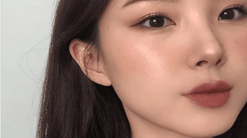 Màu nâu trầm cũng là một lựa chọn lý tưởng cho người có môi thâm