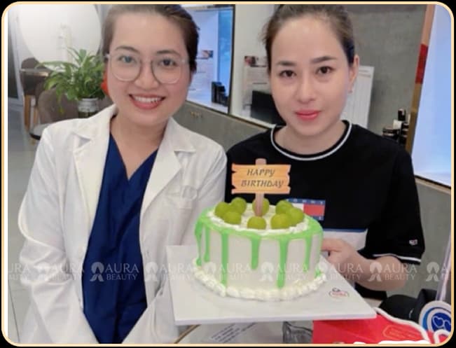 Khách hàng hài lòng tại Aura Beauty 3