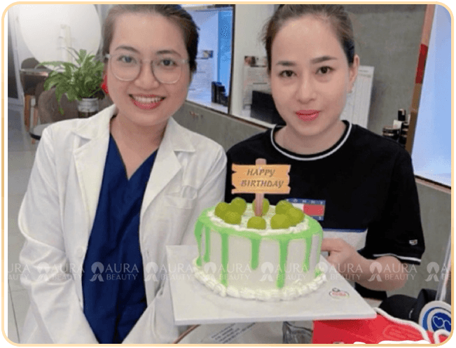 Búp bê mắt đen — Aura Beauty